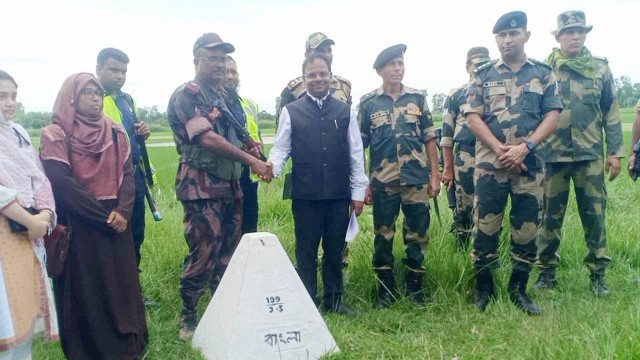 ভোলাহাটে বাংলাদেশ-ভারতের যৌথ হাটের জায়গা পরিদর্শন করলেন ভারতীয় সহকারী হাই কমিশনার